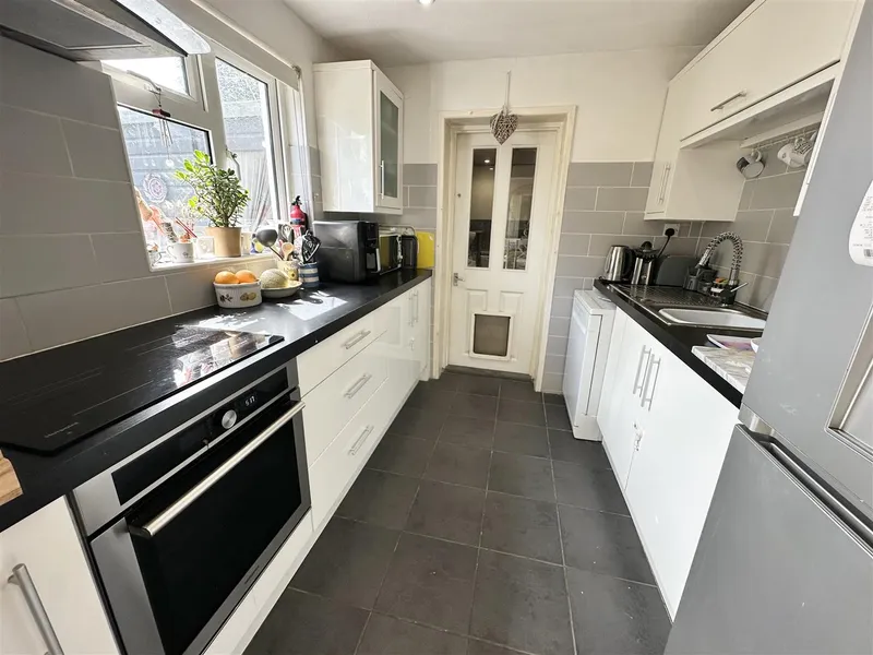 SP002 | 3 Bedroom family home with garden and parking | St Lawrence — photograph 4