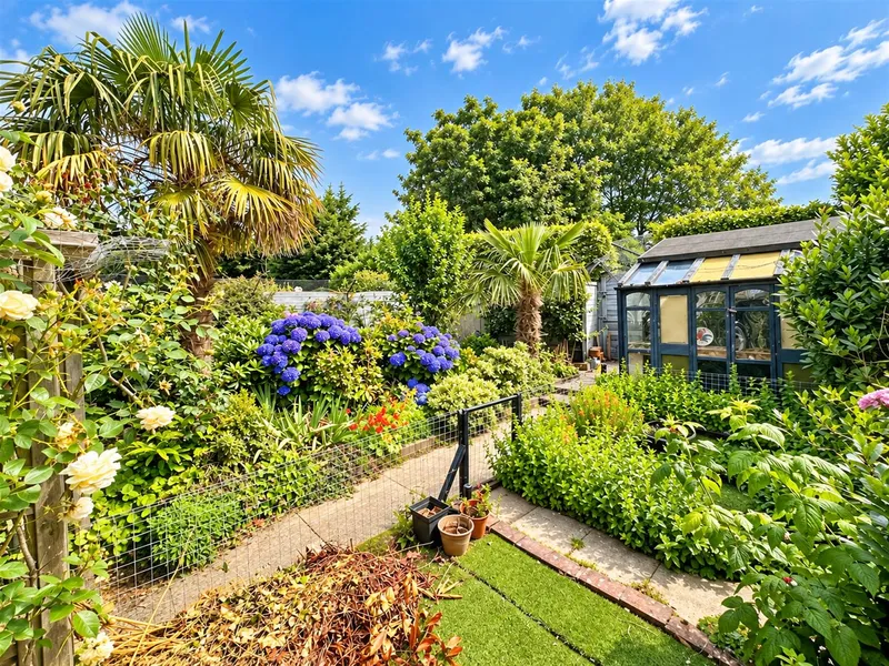 SP002 | 3 Bedroom family home with garden and parking | St Lawrence — photograph 10