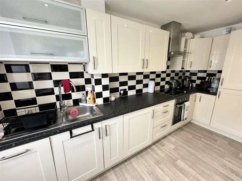 SP357 | 1 Bedroom apartment with parking | St Helier — photograph 3