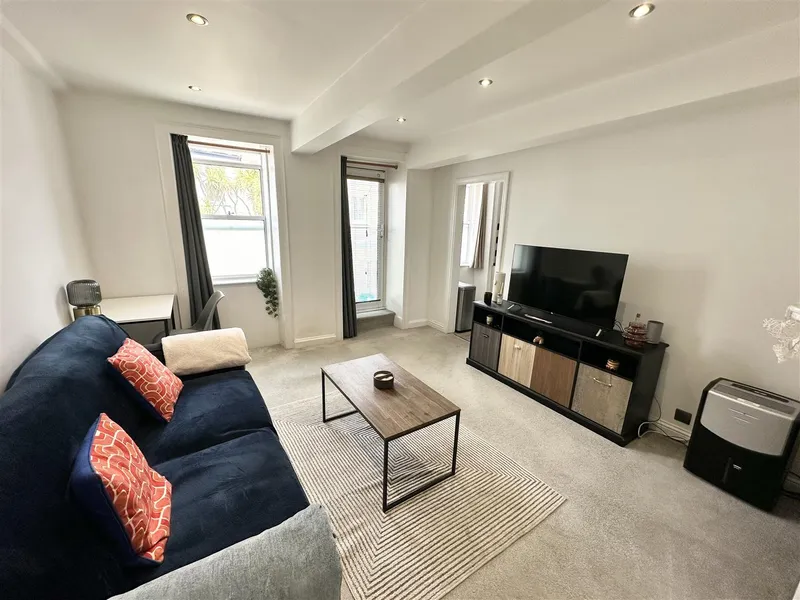 SP357 | 1 Bedroom apartment with parking | St Helier — photograph 2