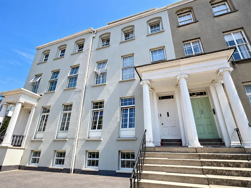 SP331 | 1 Bedroom basement flat with garden & parking | St Helier — main photograph