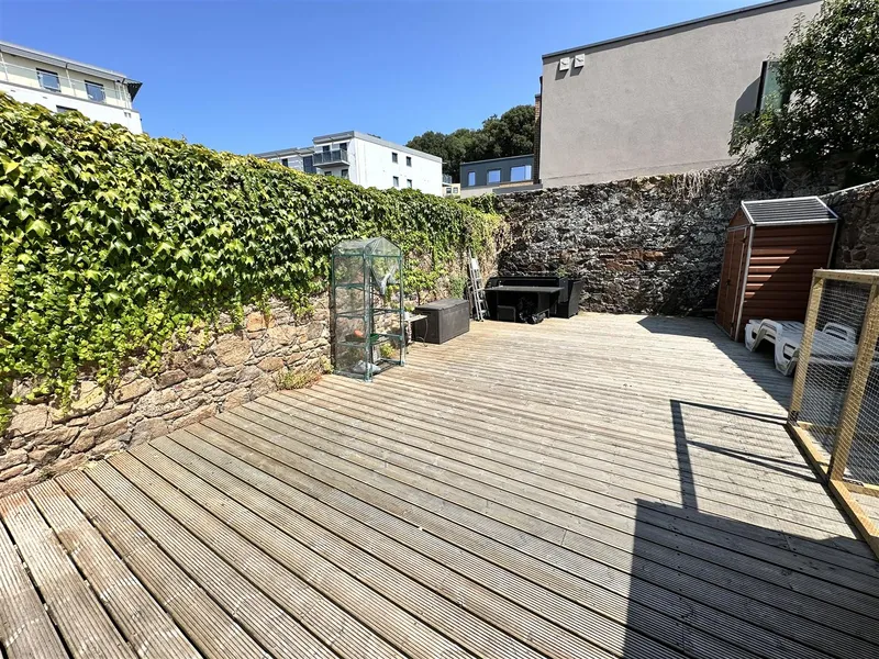 SP331 | 1 Bedroom basement flat with garden & parking | St Helier — photograph 7