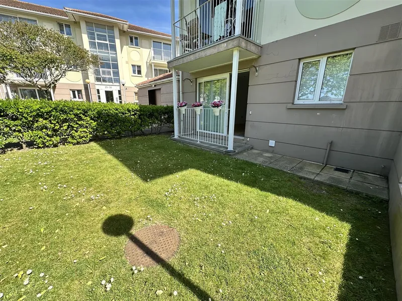 SL020 | Ground floor 2 bedroom apartment with parking | St Clement — photograph 9