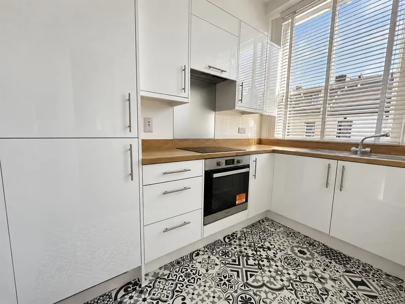 SP722 | 1 Bedroom apartment with option to rent a parking space | St Helier — photograph 3
