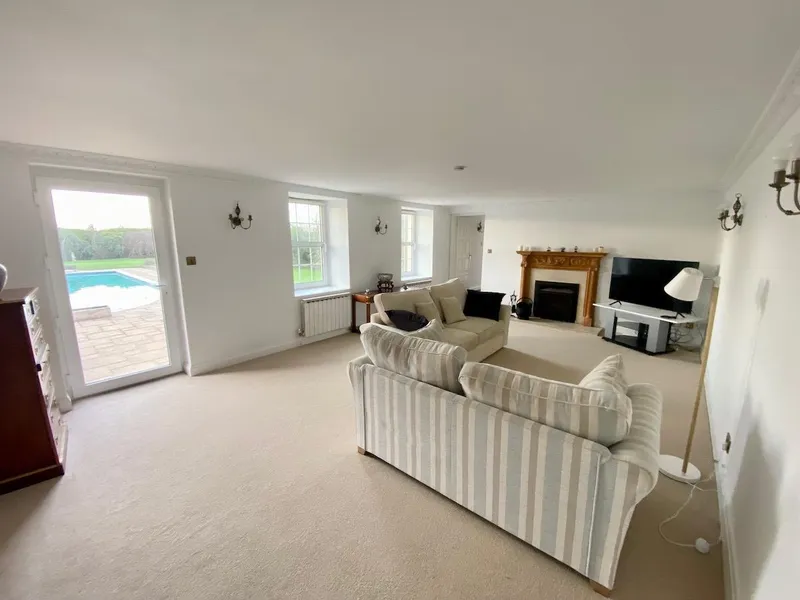 SL215 | Large 3 bedroom home with swimming pool | St Helier — photograph 3