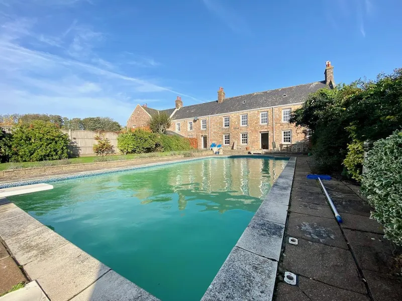 SL215 | Large 3 bedroom home with swimming pool | St Helier — photograph 10