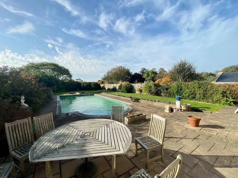 SL215 | Large 3 bedroom home with swimming pool | St Helier — photograph 6