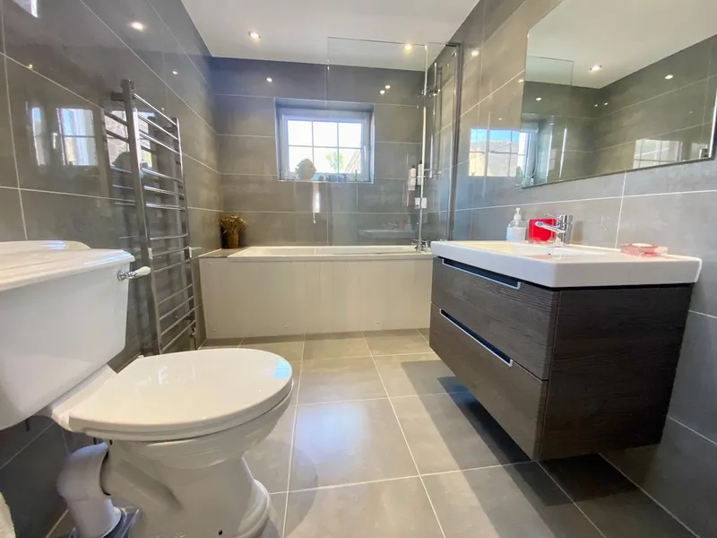 SL215 | Large 3 bedroom home with swimming pool | St Helier — photograph 9