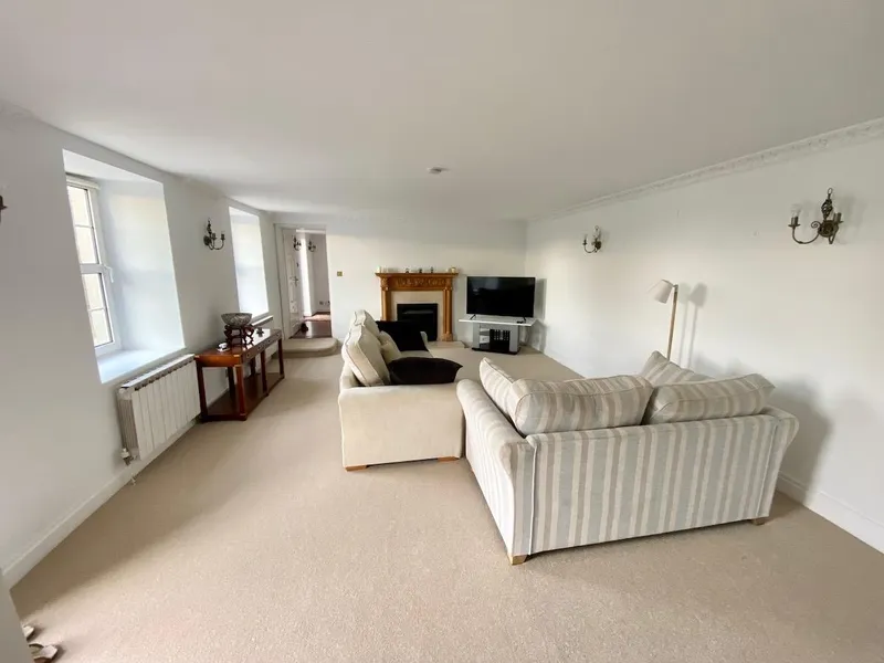 SL215 | Large 3 bedroom home with swimming pool | St Helier — photograph 4