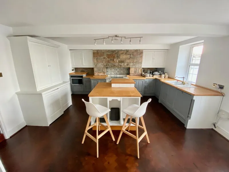 SL215 | Large 3 bedroom home with swimming pool | St Helier — photograph 5