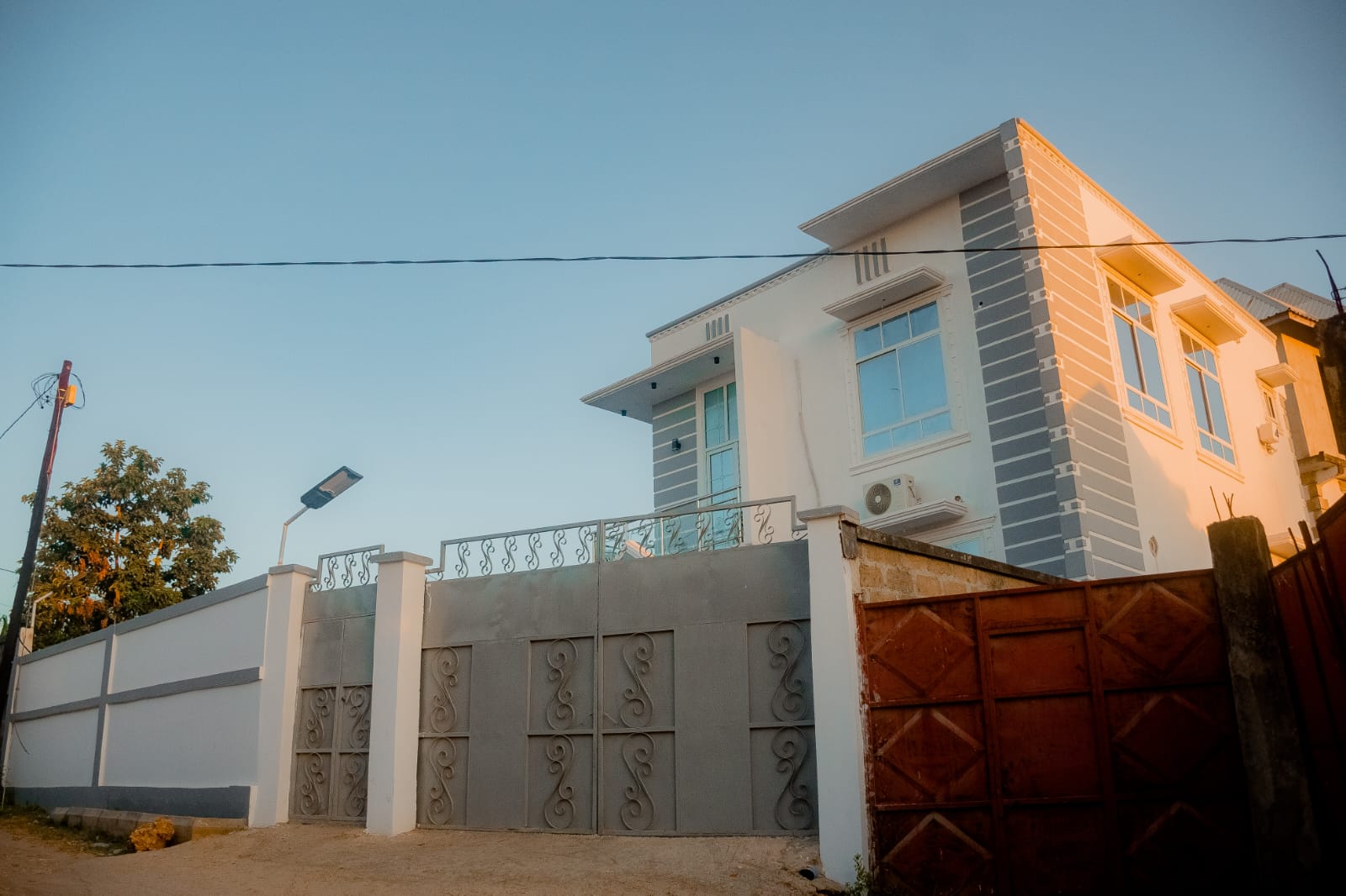 CONTEMPORARY HOUSE FOR RENT