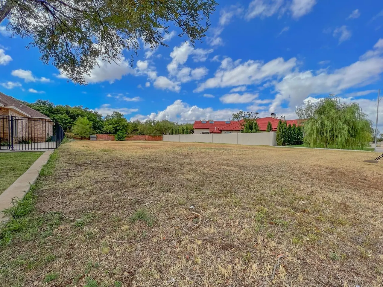 Photo 3 — 1910 Aberdeen Avenue, Lubbock, TX 79407