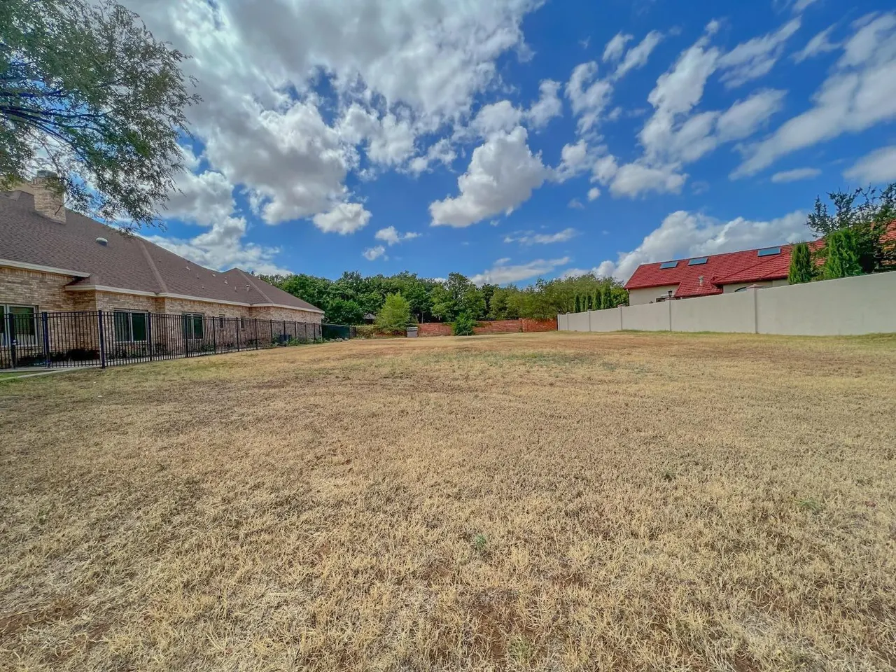 Photo 4 — 1910 Aberdeen Avenue, Lubbock, TX 79407