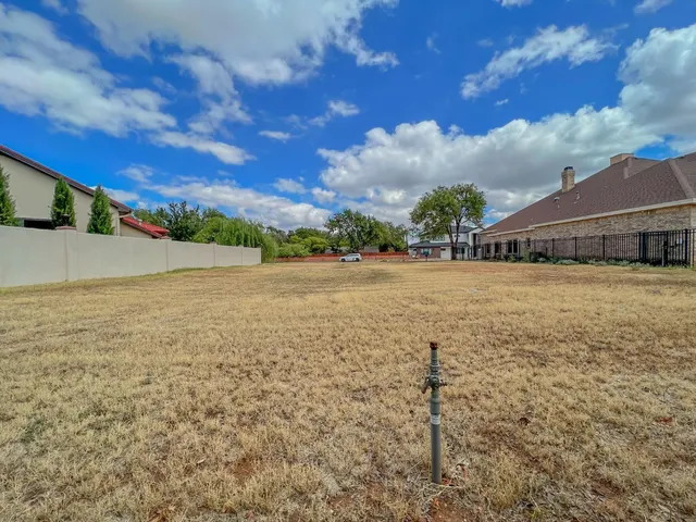 Photo 5 — 1910 Aberdeen Avenue, Lubbock, TX 79407