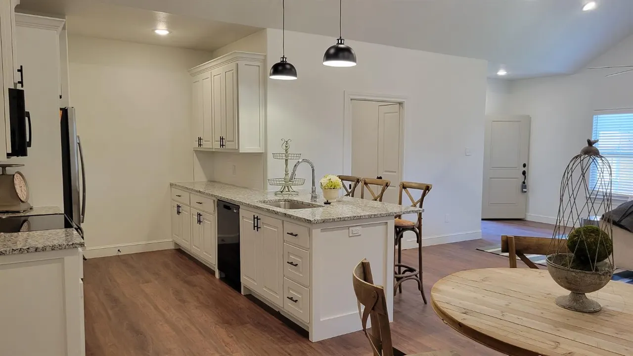 Photo 9 — 7120 Package Property Street, Lubbock, TX 79407