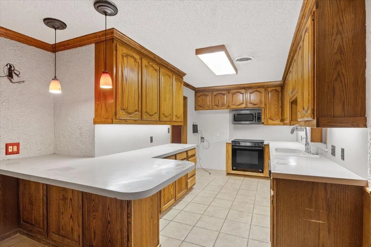 Photo 4 — 604 17th Street, Seagraves, TX 79359