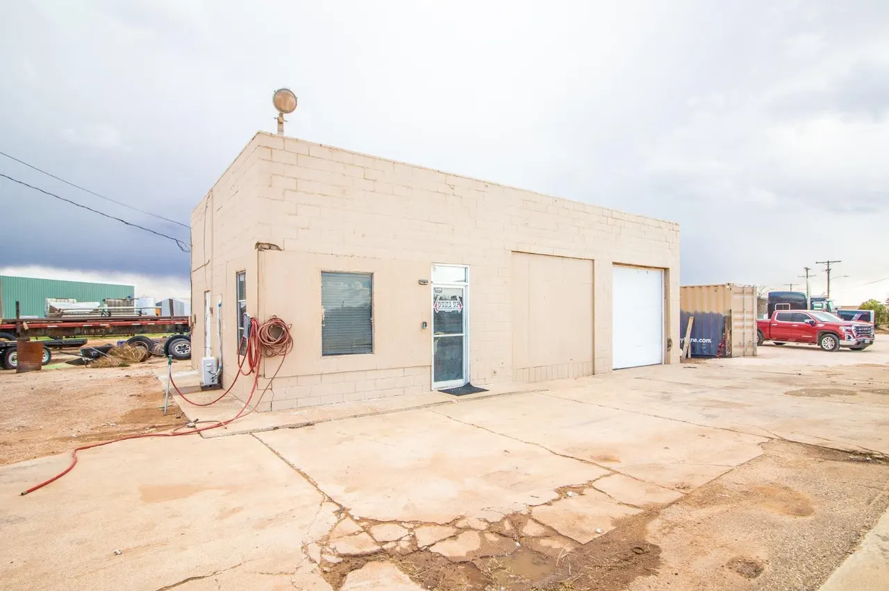 Photo 2 — 1301 Renfro, Meadow, TX 79345