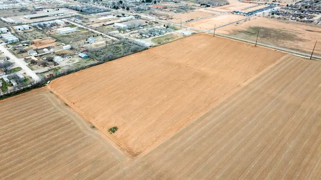 Photo 5 — 602 E 82nd, Lubbock, TX