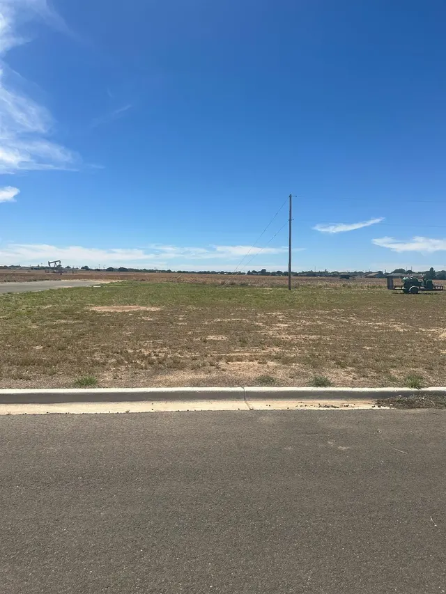 Front exterior — 220 Joliet, Levelland, TX 79336