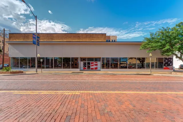Front exterior — 1013 Broadway, Lubbock, TX 79401