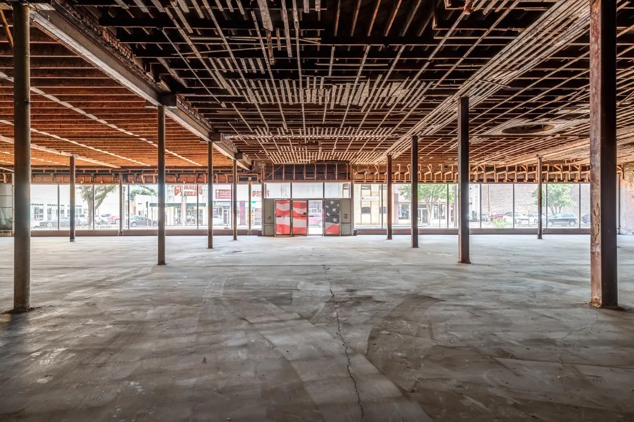 Photo 7 — 1013 Broadway, Lubbock, TX 79401