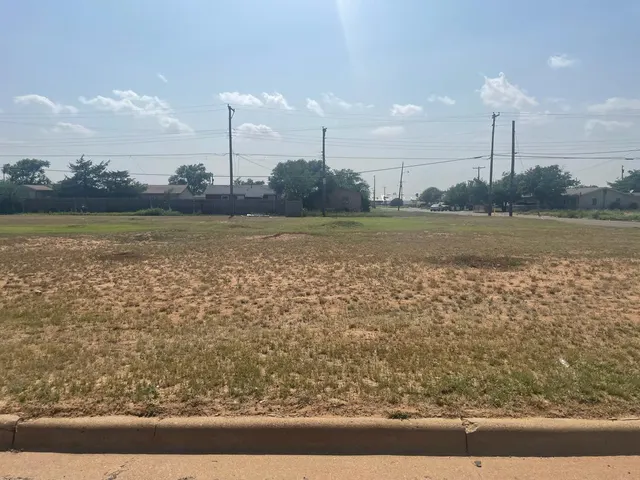 Photo 2 — 802 Walnut Avenue, Lubbock, TX 79403