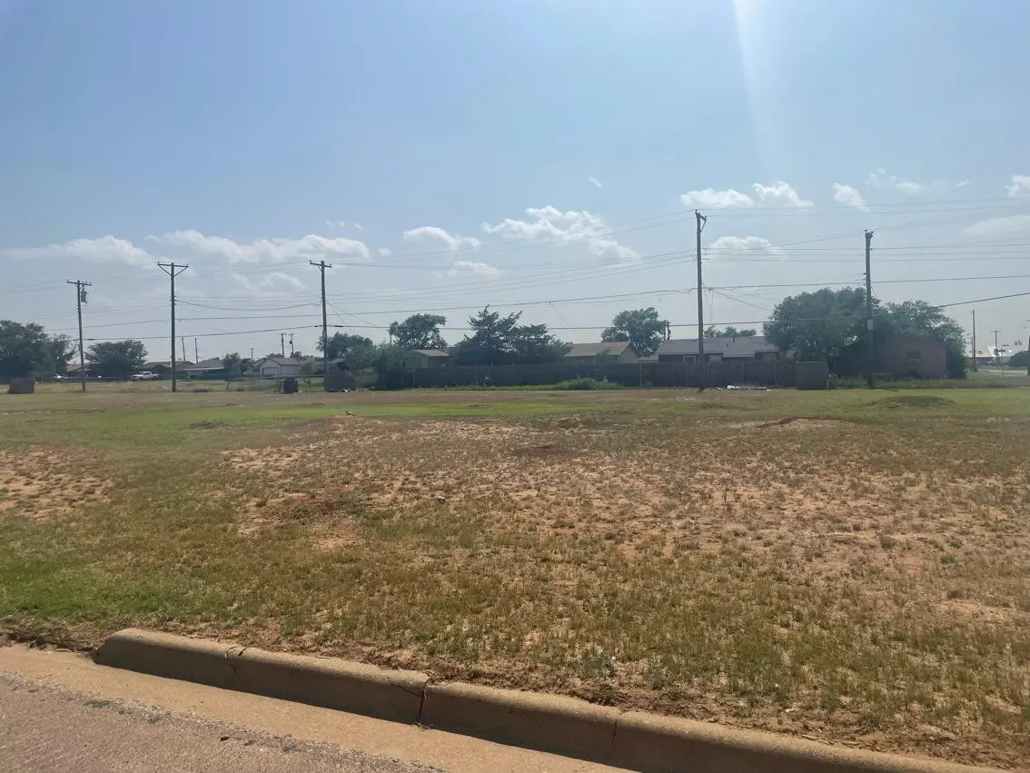 Photo 3 — 802 Walnut Avenue, Lubbock, TX 79403