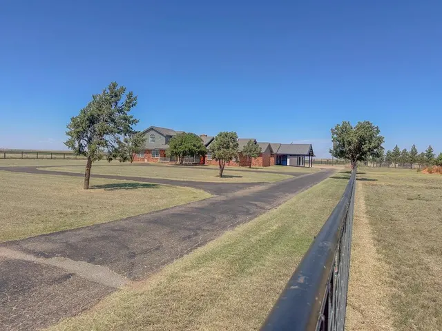 Photo 3 — 1670 W US Highway 70, Plainview, TX 79072
