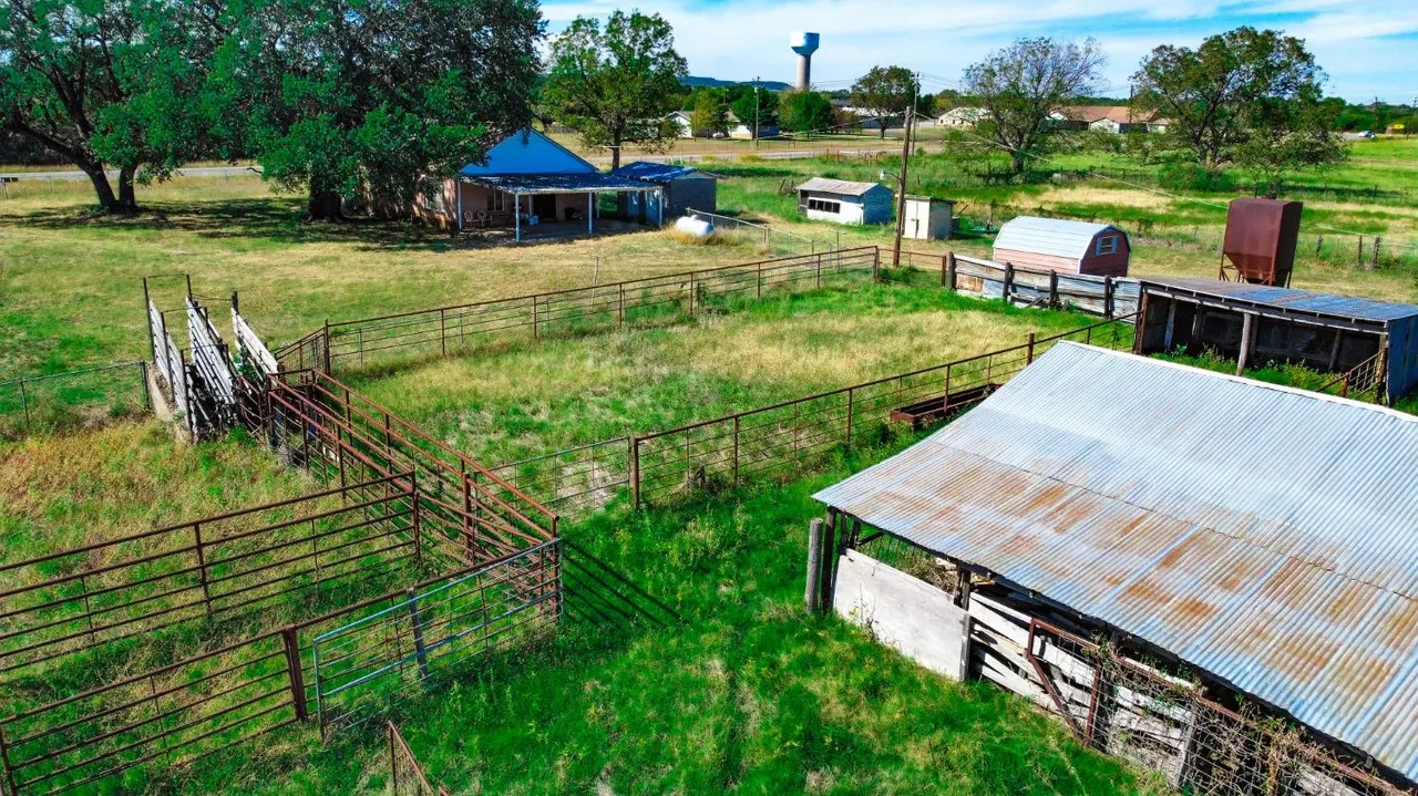 Photo 3 — 6401 Hayworth Highway, Granbury, TX 76048