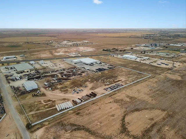 Photo 5 — 3423 E Slaton Road, Lubbock, TX 79404