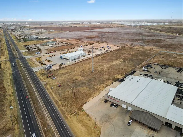 Photo 3 — 3423 E Slaton Road, Lubbock, TX 79404