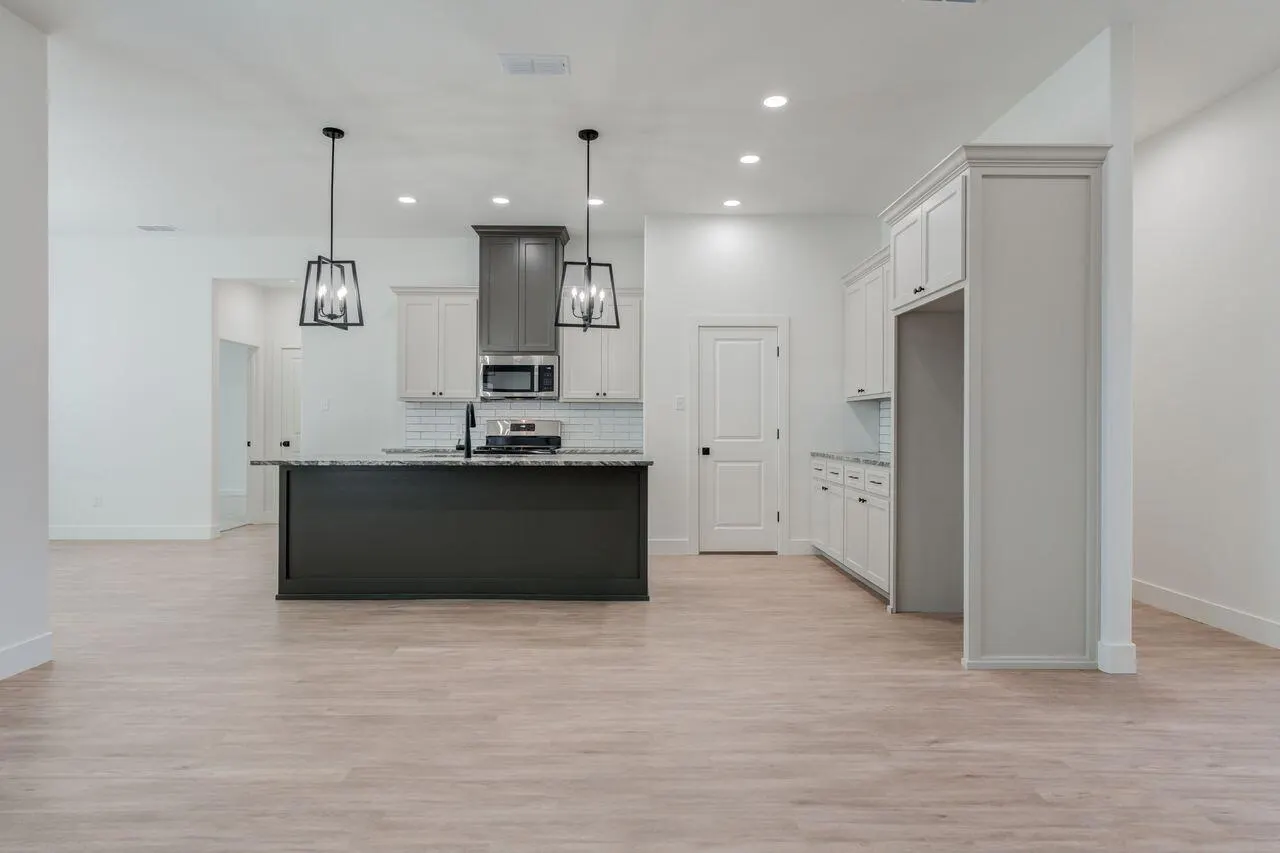 Photo 6 — 705 E 18th Street, Wolfforth, TX 79382