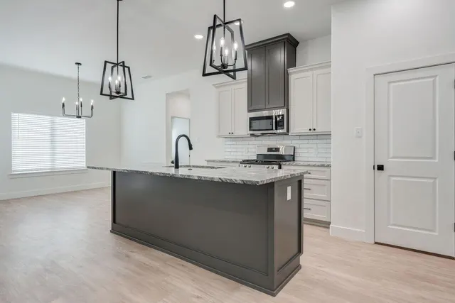 Photo 7 — 705 E 18th Street, Wolfforth, TX 79382