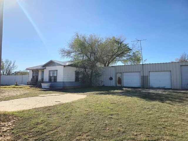 Photo 2 — 318 S Ave A, Crosbyton, TX 79322