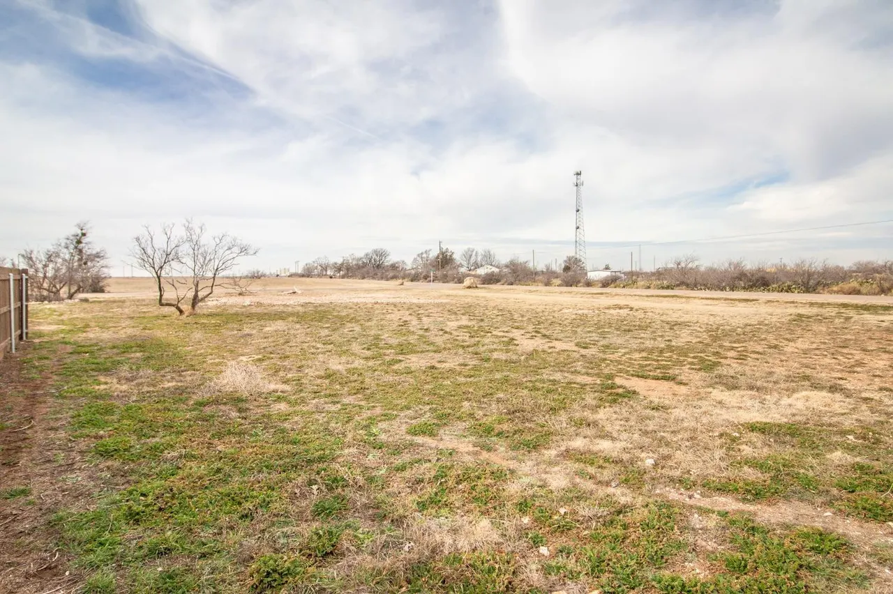 Front exterior — 329 Mesa Drive, Lubbock, TX 79404