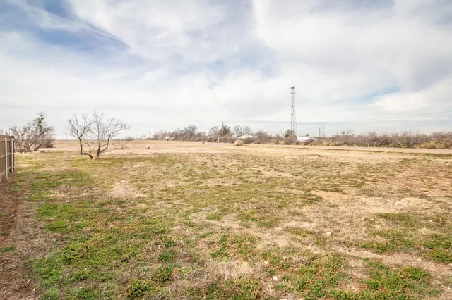 Front exterior — 329 Mesa Drive, Lubbock, TX 79404