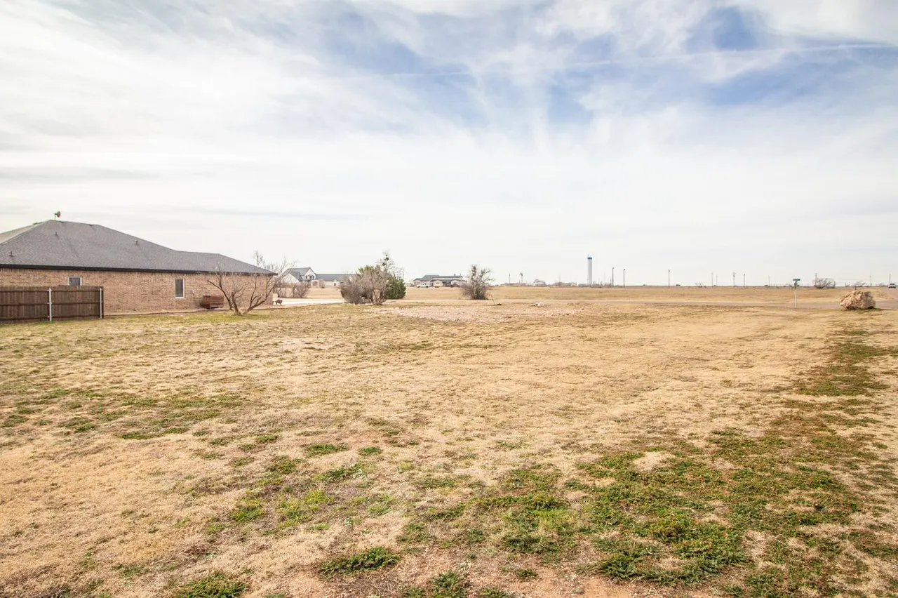 Photo 2 — 329 Mesa Drive, Lubbock, TX 79404