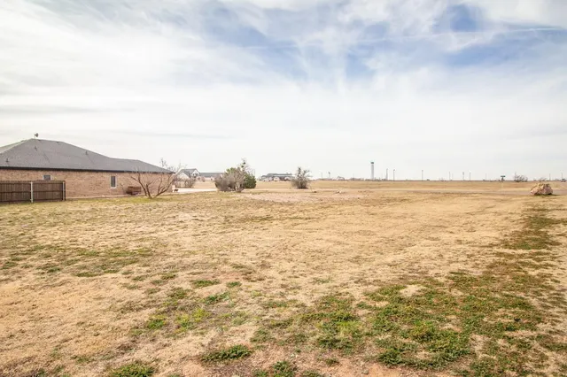 Photo 2 — 329 Mesa Drive, Lubbock, TX 79404