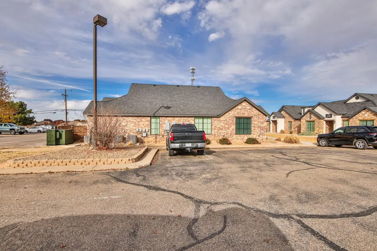 Photo 2 — 6905 82nd Street, Lubbock, TX 79424