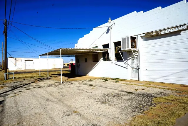 Photo 2 — 305 S 1st Street, Brownfield, TX 79316