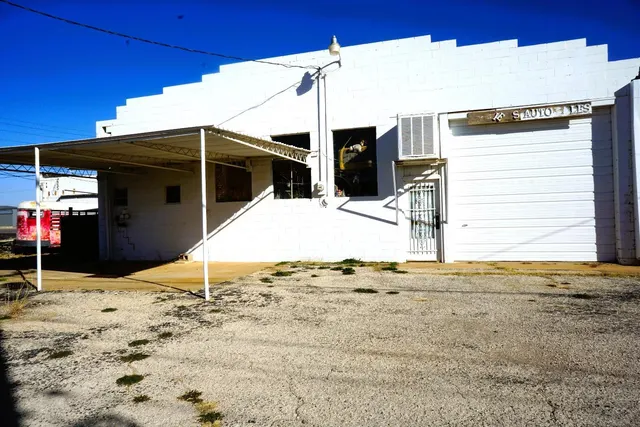 Photo 3 — 305 S 1st Street, Brownfield, TX 79316