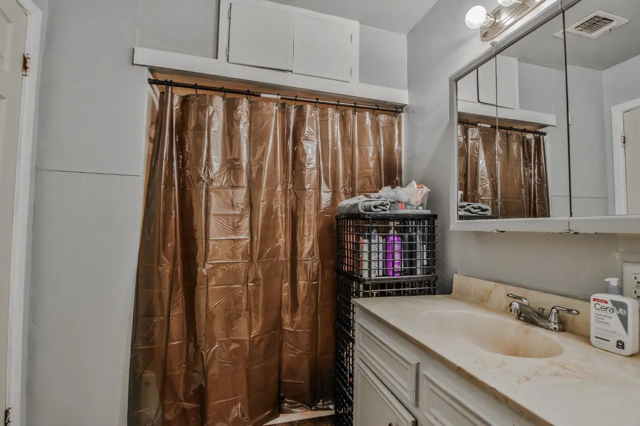 Photo 8 — 3006 37th Street, Lubbock, TX 79413