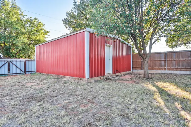 Photo 8 — 1606 E Cardwell Street, Brownfield, TX 79316