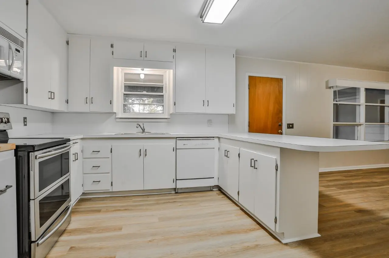 Photo 10 — 1606 E Cardwell Street, Brownfield, TX 79316