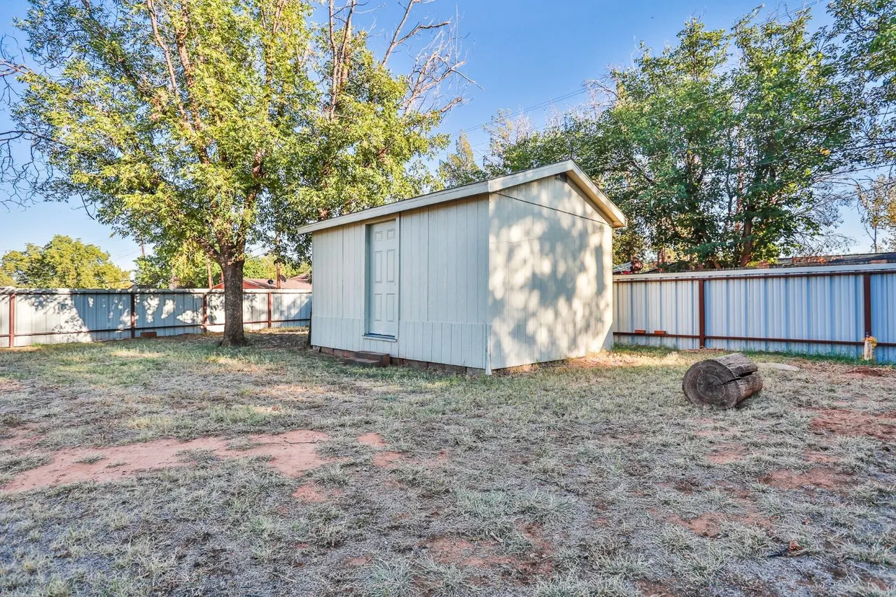 Photo 16 — 1606 E Cardwell Street, Brownfield, TX 79316