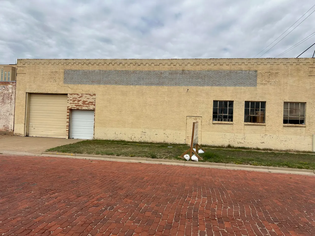Front exterior — 908 Ave G, Lubbock, TX 79401