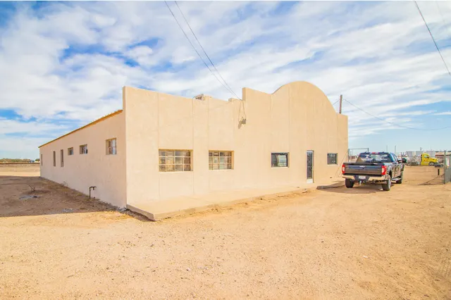 Front exterior — 400 Industrial Drive, Slaton, TX 79364