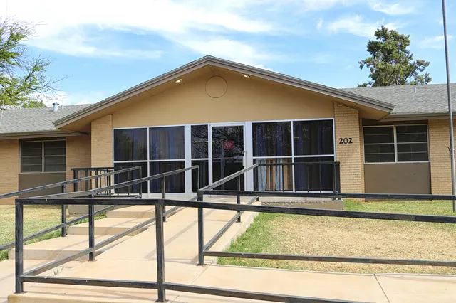 Front exterior — 202 W 3rd Street, Hale Center, TX 79041