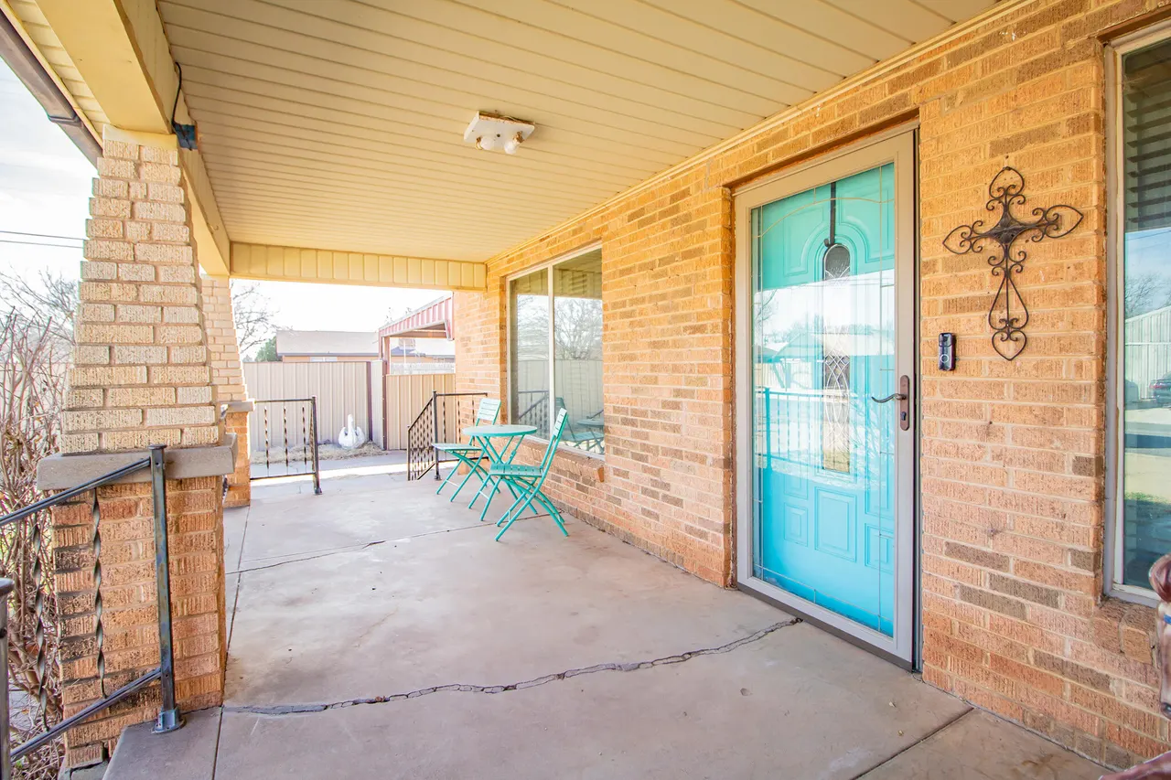 Photo 3 — 907 Ave H, Hale Center, TX 79041