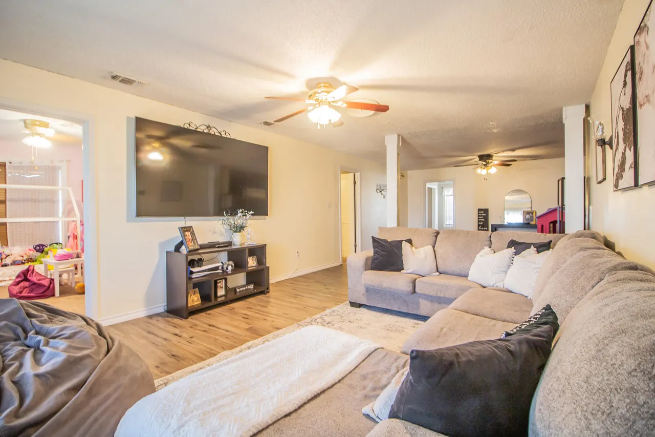Photo 6 — 907 Ave H, Hale Center, TX 79041